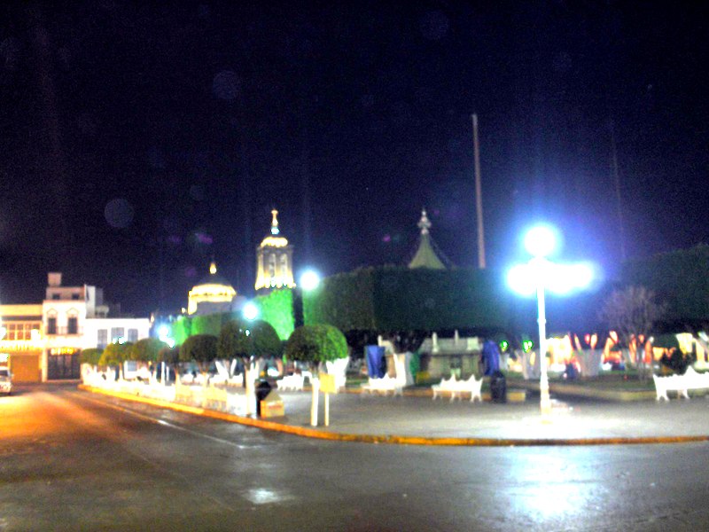 Puruándiro town plaza at night